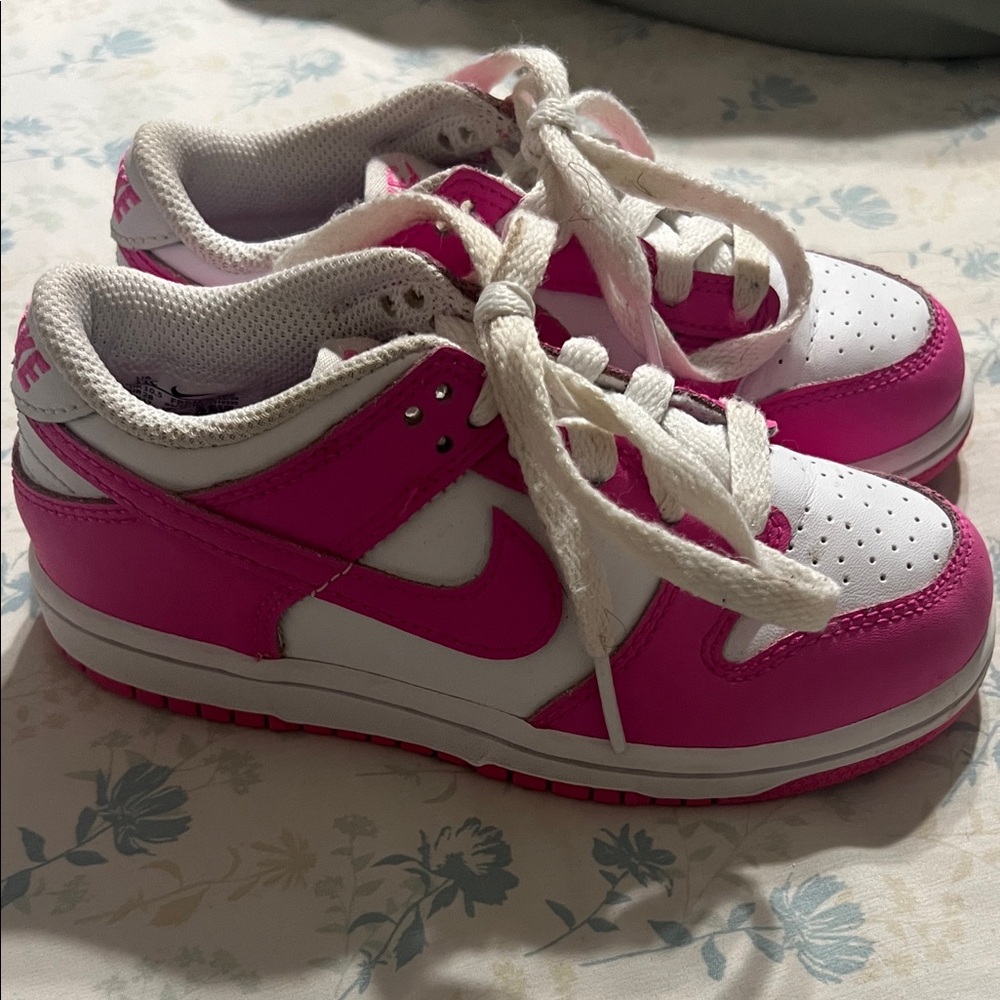 Nike Dunk  Kids Sneakers in Pink and White